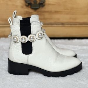 NWOB Karl Lagerfeld Paris Portia Lug Sole Chelsea Ankle Boots Bone Women’s 8